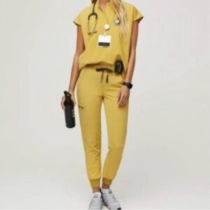 Figs Gold Women's Jogger Scrub Set